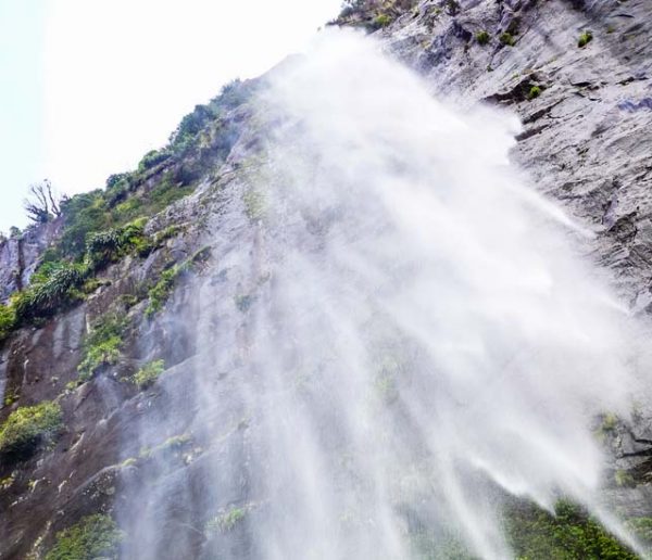 Ce pommeau économise 75% d'eau et transforme votre douche en cascade