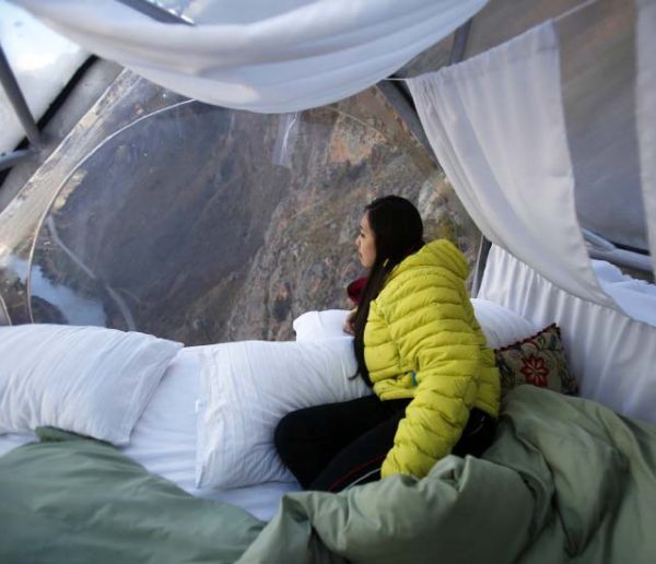 Dormir à flanc de montagne, à 400 mètres de haut, ça vous tente ?