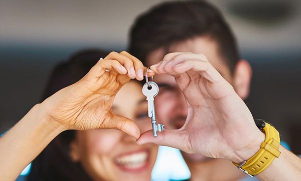 Acheter une maison, une grande preuve d'amour... plus que le mariage ?