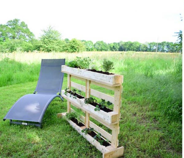 Comment fabriquer une jardinière verticale en palette ?