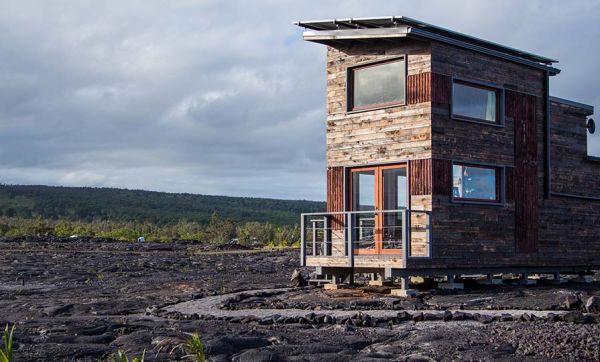 Une maison perchée sur un volcan