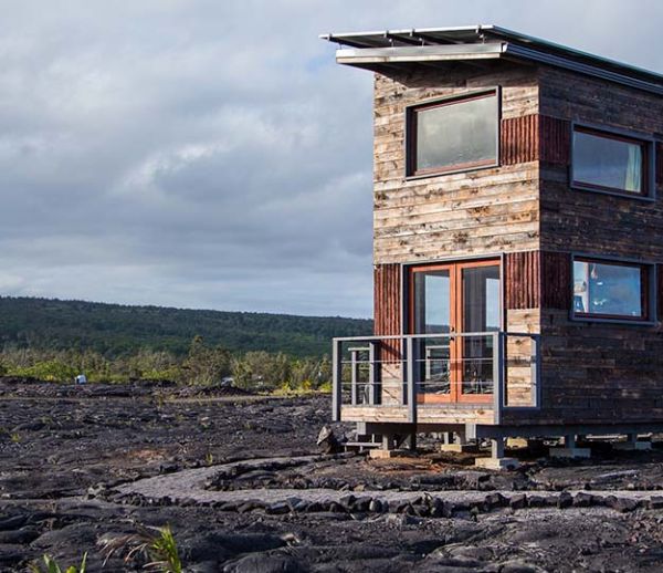 Une maison perchée sur un volcan