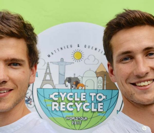 À 23 ans, ils parcourent le monde à vélo pour sensibiliser au recyclage du plastique