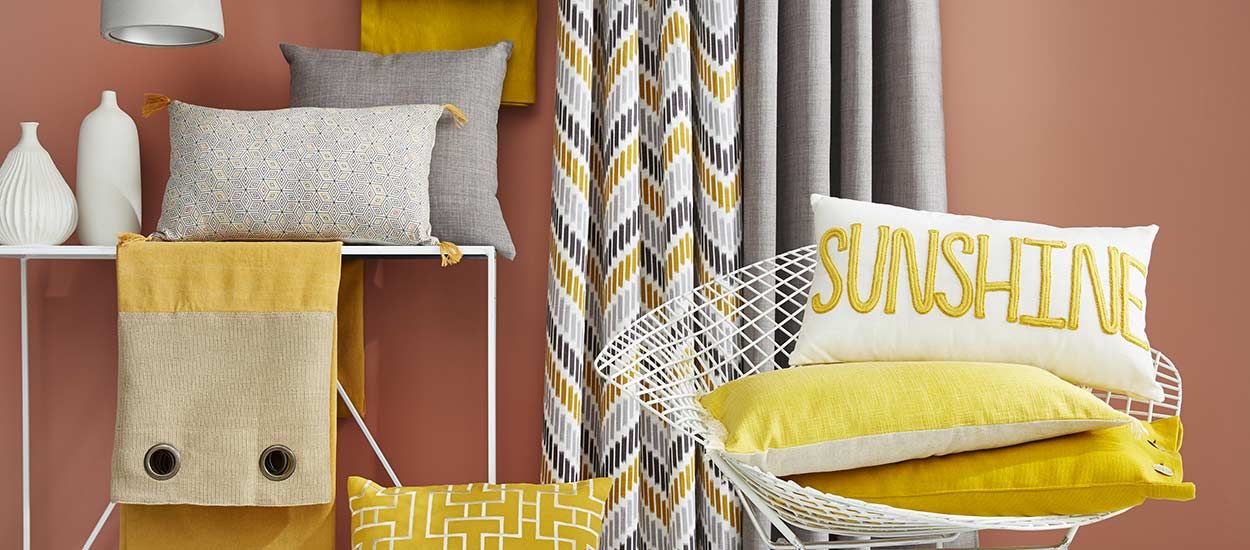 Sélection de coussins tendance jaune miel pour une déco ensoleillée !