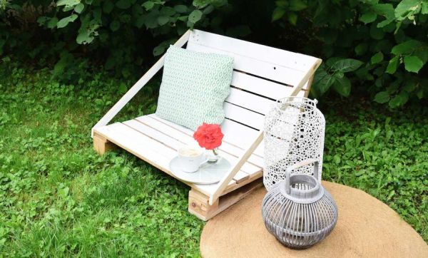 Tuto : Fabriquez un agréable fauteuil de jardin en palette au design épuré