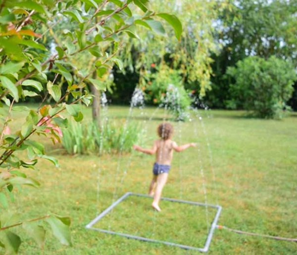 Tuto : Fabriquez un jeu d'eau pour vos enfants à moins de 15 euros