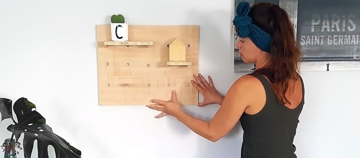 Tuto : Fabriquez un petit pegboard pour le bureau de votre enfant !