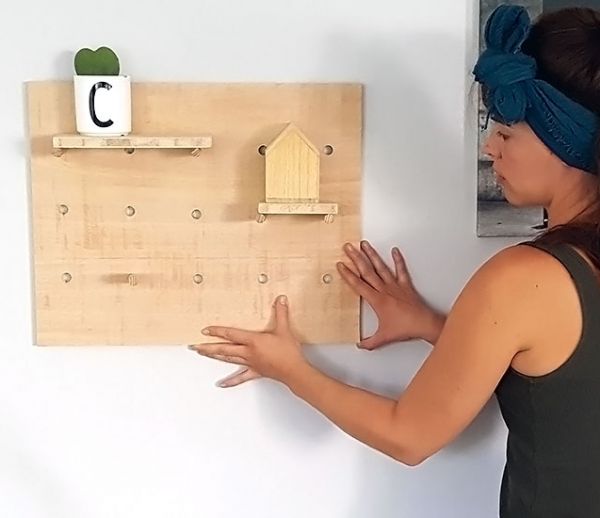 Tuto : Fabriquez un petit pegboard pour le bureau de votre enfant !