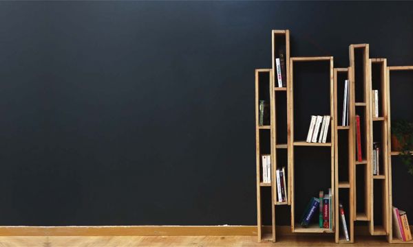Tuto : Fabriquez une bibliothèque originale en palette pour moins de 10 euros