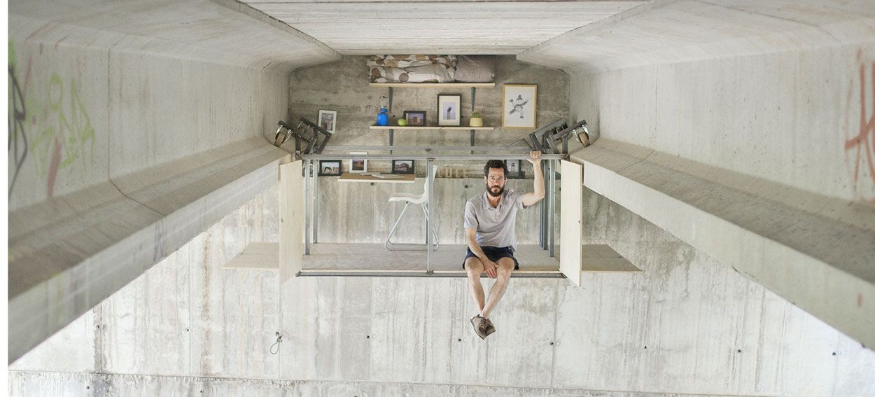 Ce designer a installé son studio sous un pont pour changer notre regard sur la ville