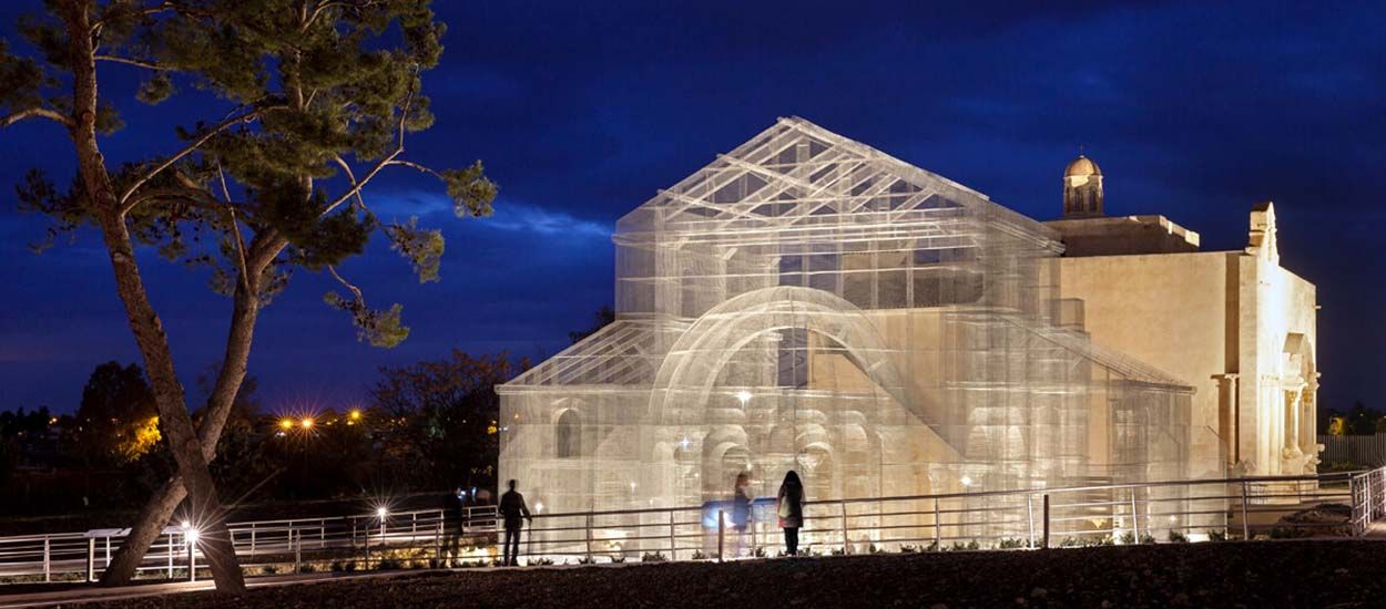 Découvrez les structures majestueuses tout en grillage de cet artiste italien !