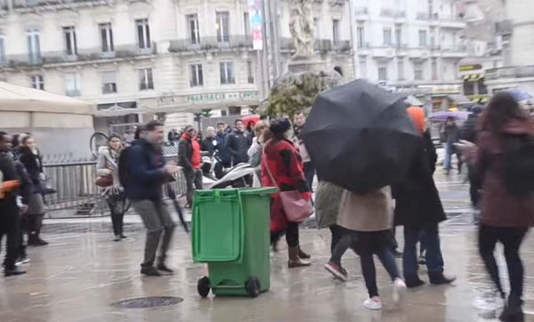 Caméra cachée : ramassez vos déchets, vous êtes filmés !