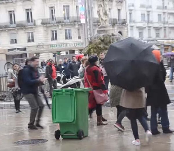 Caméra cachée : ramassez vos déchets, vous êtes filmés !