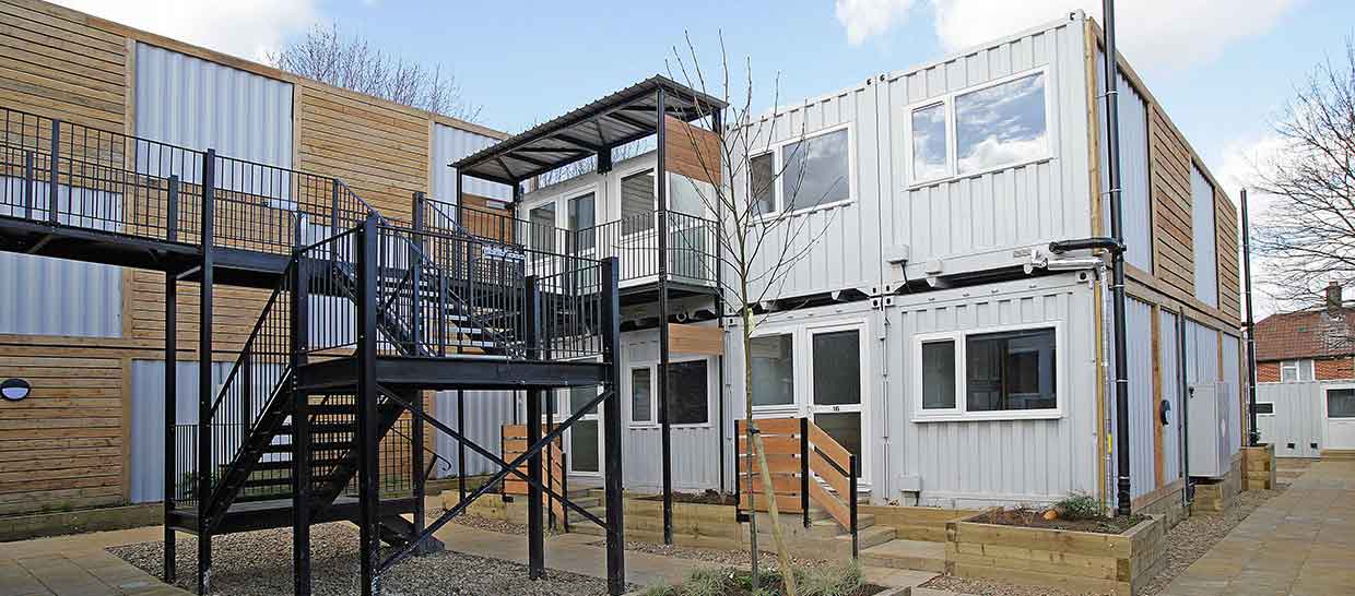 À Londres, des conteneurs transformés en appartements pour loger les personnes sans-abri