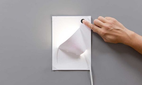 Cette lampe en papier à faire soi-même fonctionne grâce à de la peinture conductrice