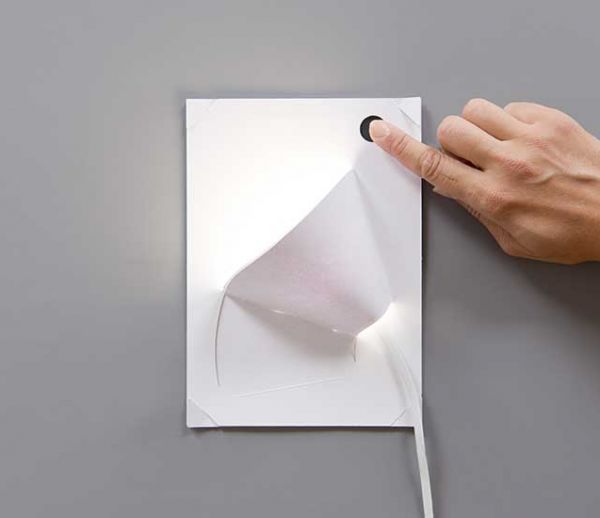 Cette lampe en papier à faire soi-même fonctionne grâce à de la peinture conductrice