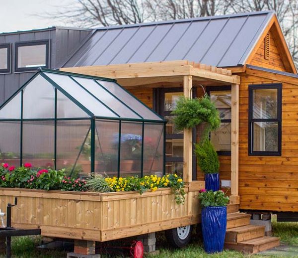 Cette tiny house surprenante est dotée d'une terrasse privée sur roues !