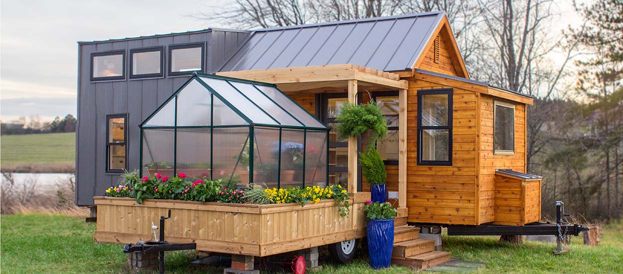 Elsa, une tiny house avec une terrasse construite sur une remorque 18h39.fr
