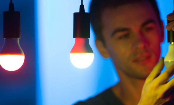 Heelight, l'ampoule qui réagit aux sons et se transforme en bougie