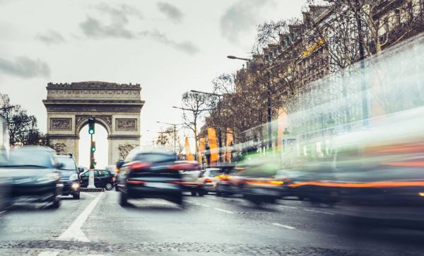 La mairie de Paris veut interdire les voitures à essence d'ici 2030