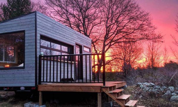 Une tiny house rustique, isolée de tout, pour vivre l'aventure