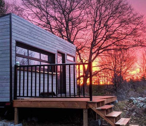 Une tiny house rustique, isolée de tout, pour vivre l'aventure