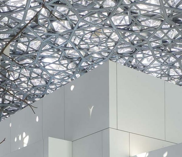 Découvrez l'architecture étonnante du Louvre Abu Dhabi dessiné par Jean Nouvel