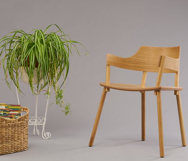 Étonnant ! Ces meubles en bois design s'assemblent sans vis ni colle ni clou