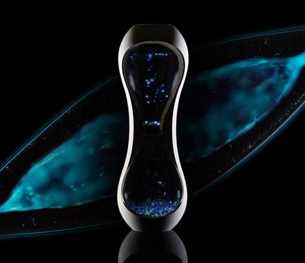 Cette drôle de lampe bioluminescente renferme des microbes qui créent de la lumière