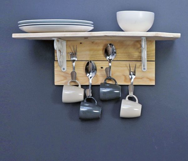 Tuto : Fabriquez une étagère récup' pour votre cuisine en détournant des couverts
