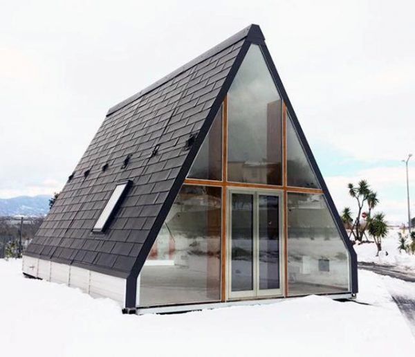 M.A.DI. la maison pliable en triangle qui se construit en 7 heures