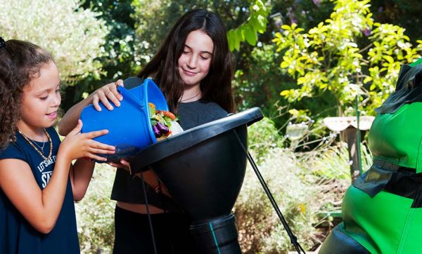 Ce méthaniseur domestique transforme vos épluchures en gaz pour cuisiner