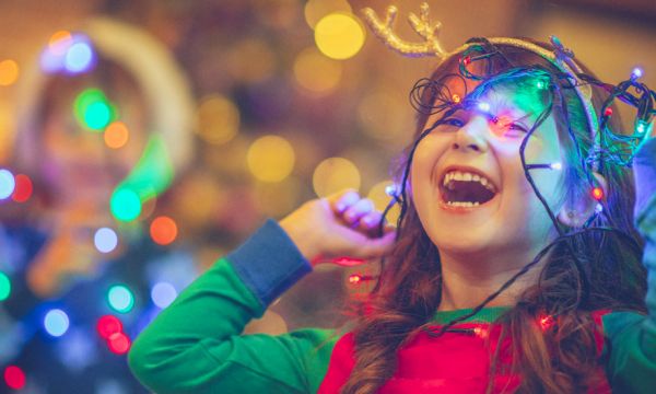 Bonne nouvelle : installer vos décorations de Noël en avance rend heureux !