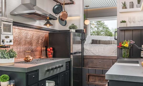 Cette tiny house familiale cache deux belles chambres