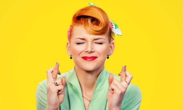 Que signifient ces superstitions : chat noir et passage sous l'échelle