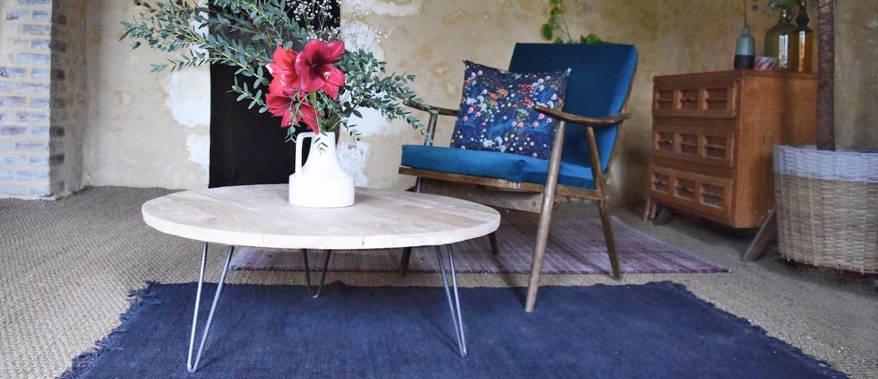 Comment fabriquer une table basse ronde en bois brut ?