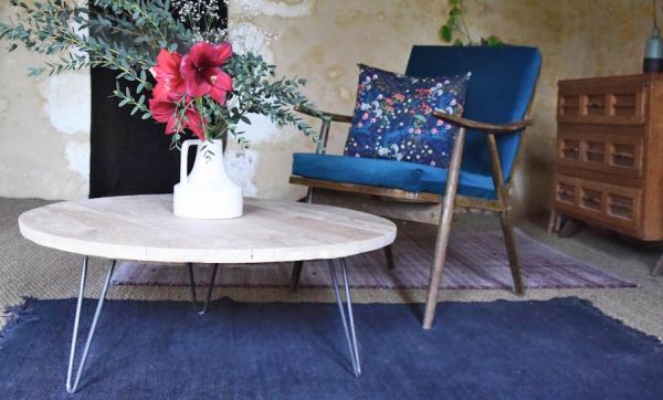 Comment fabriquer une table basse ronde en bois brut ?