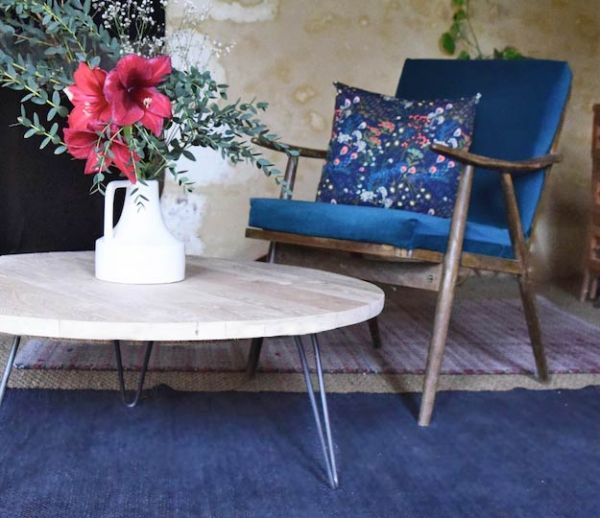 Comment fabriquer une table basse ronde en bois brut ?