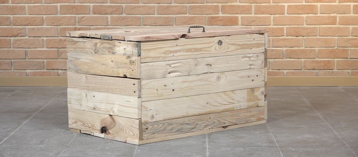 Rangement pour bois avec palette de bois