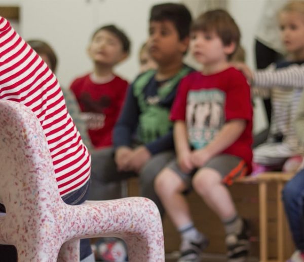 Ces meubles pour enfants sont fabriqués à partir de leurs vieux jouets en plastique