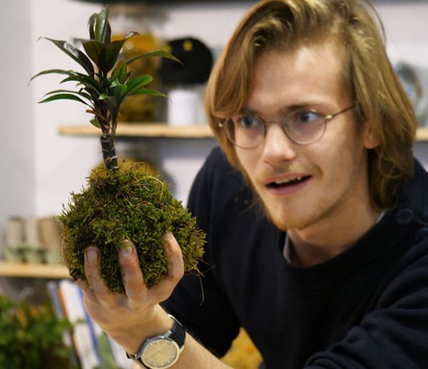 DIY : Réalisez un Kokedama en quelques minutes pour mettre en valeur vos plantes sans pots