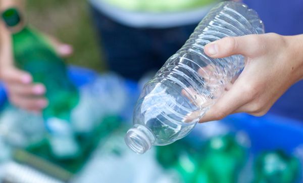 Nos bouteilles en plastique seront-elles bientôt consignées en France ?