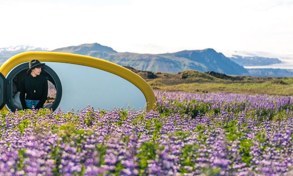 Voyagez à bord de cette minuscule caravane pour découvrir l'Islande