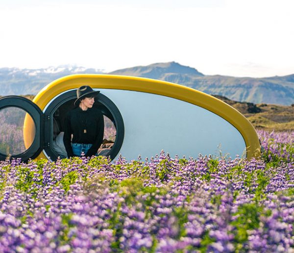 Voyagez à bord de cette minuscule caravane pour découvrir l'Islande