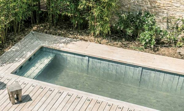 Cette piscine ne nécessite aucun produit chimique et aucun entretien