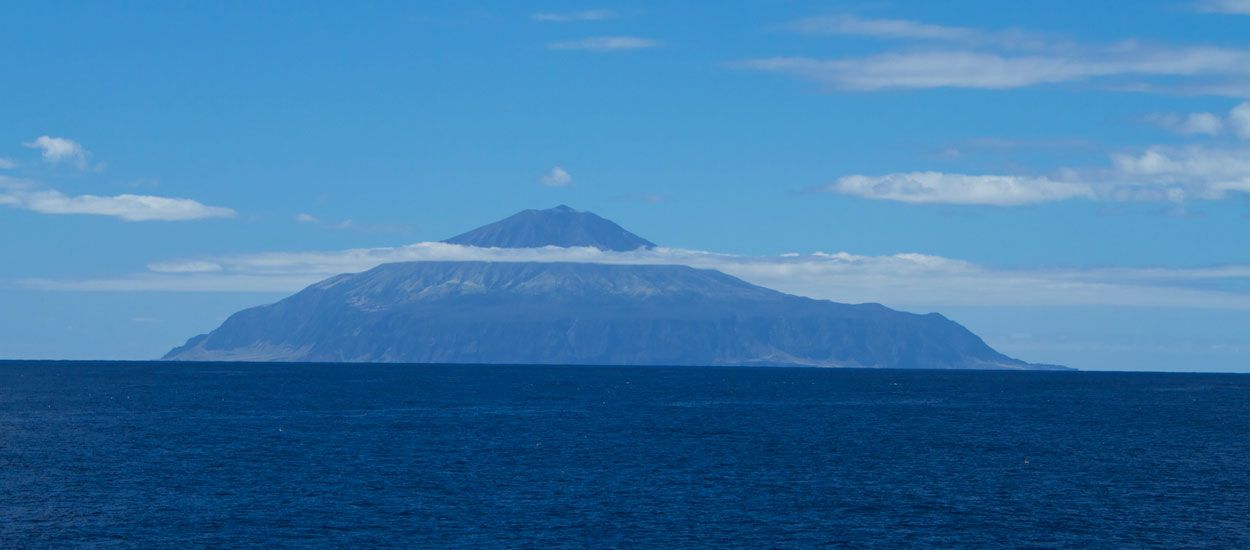 Vidéo : à quoi ressemble la vie sur l'île la plus isolée du monde ?