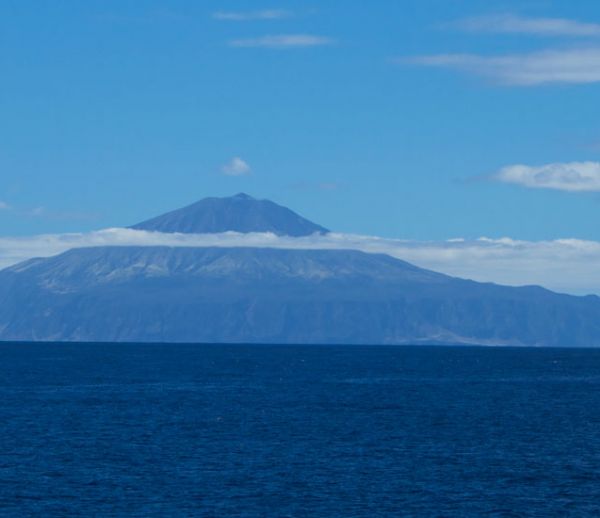 Vidéo : à quoi ressemble la vie sur l'île la plus isolée du monde ?