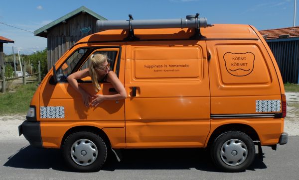 Cette Allemande a réussi à faire tenir une maison dans un mini-van !