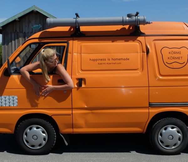 Cette Allemande a réussi à faire tenir une maison dans un mini-van !