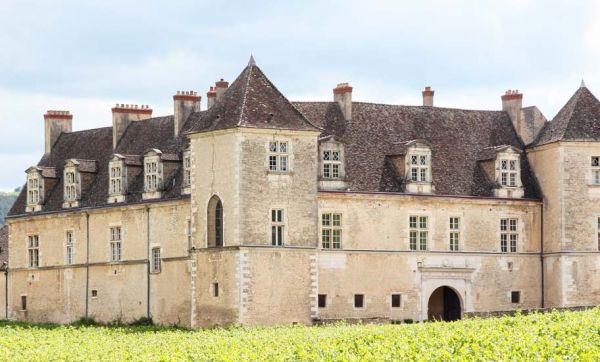 Stéphane Bern lance le loto du Patrimoine pour rénover une centaine de monuments français